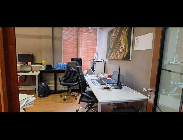 BUSINESS PROPERTY TO RENT IN LYNNWOOD GLEN